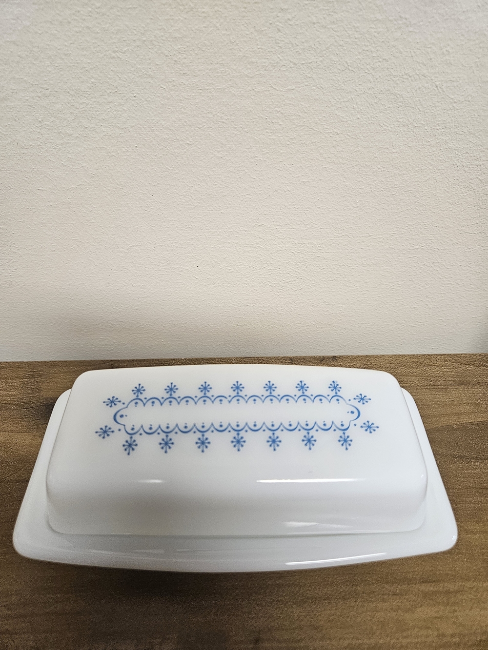 Pyrex ❄️ Snowflake Garland Milk Glass ButterDish
